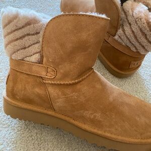 UGG boots Australia Adria Chestnut (S/N 1013306) SIZE 9